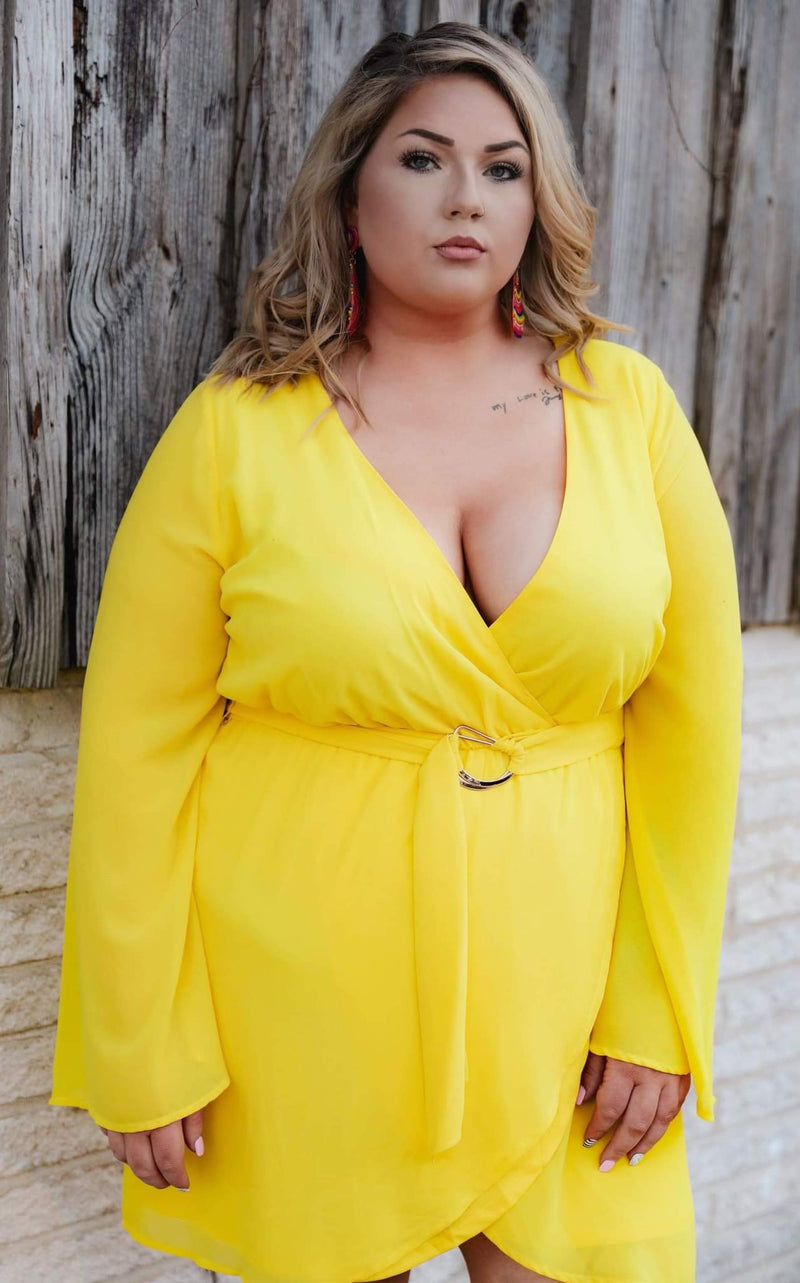 Sexy yellow dress curvy